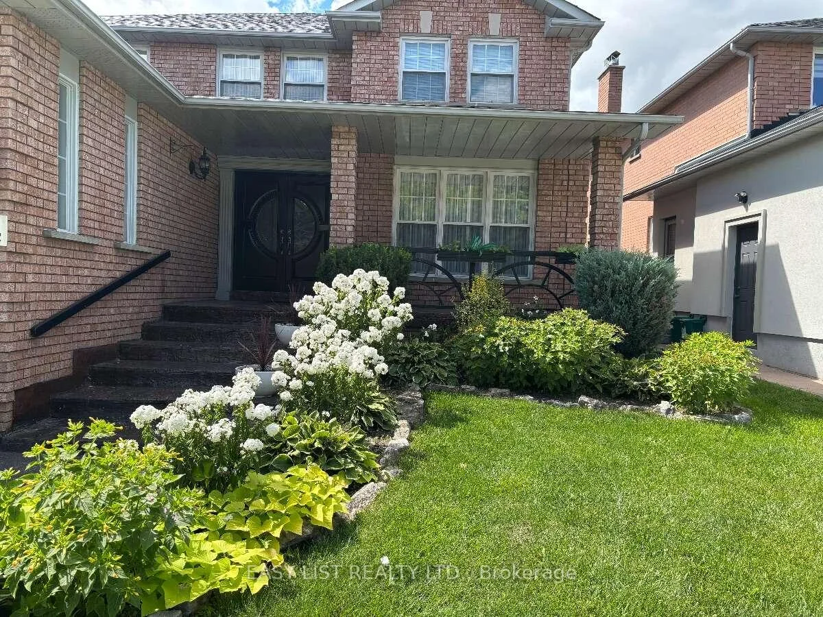 Photo 3 of 14 Gas Light Crescent, Vaughan, East Woodbridge — HOMEH