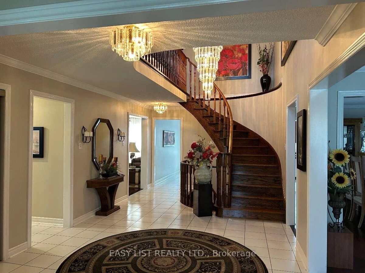 Photo 7 of 14 Gas Light Crescent, Vaughan, East Woodbridge — HOMEH