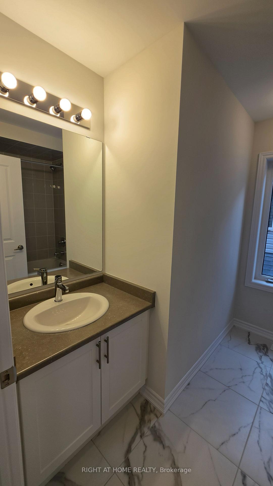 Photo 28 of 233 Postill Street, Brant, Paris — HOMEH