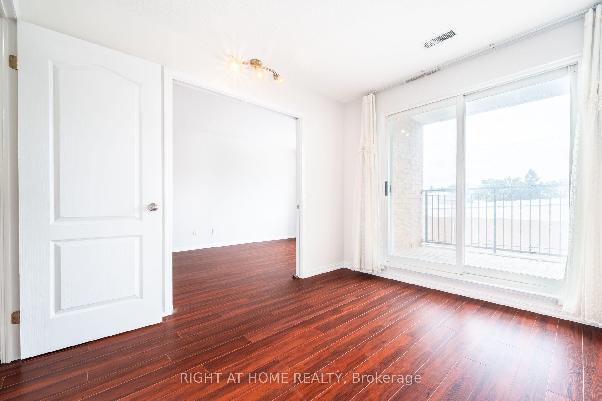Photo 3 of 220 Grandview Way, North York, Willowdale East — HOMEH