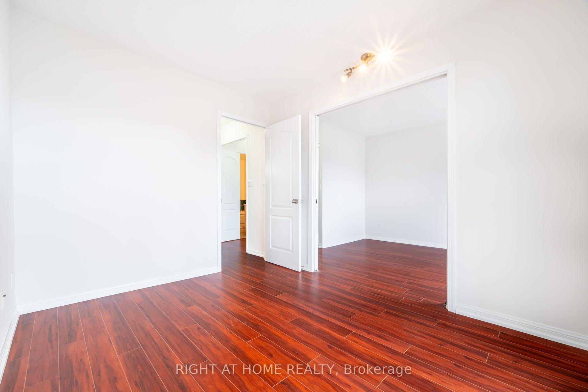 Photo 4 of 220 Grandview Way, North York, Willowdale East — HOMEH