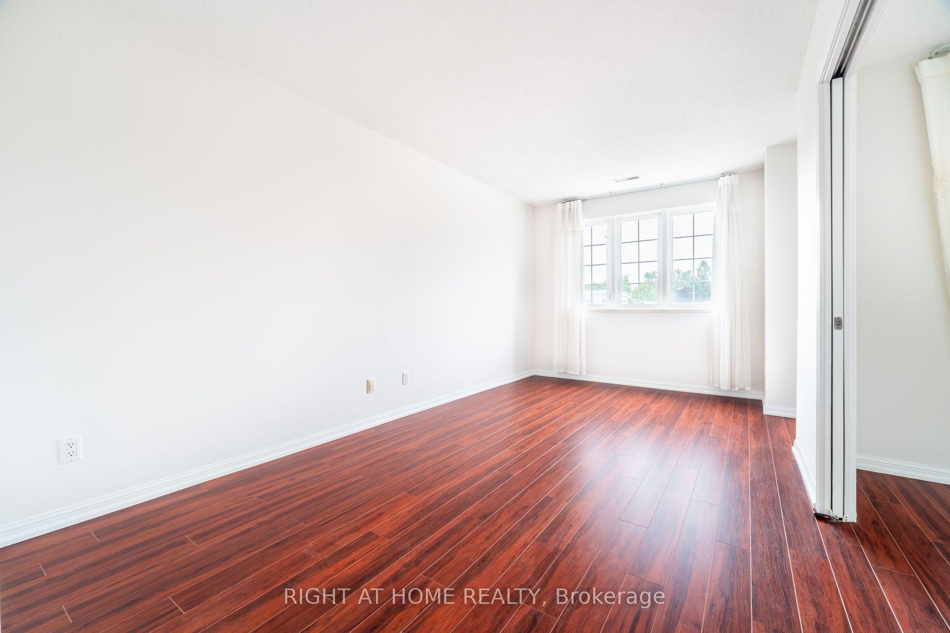 Photo 5 of 220 Grandview Way, North York, Willowdale East — HOMEH