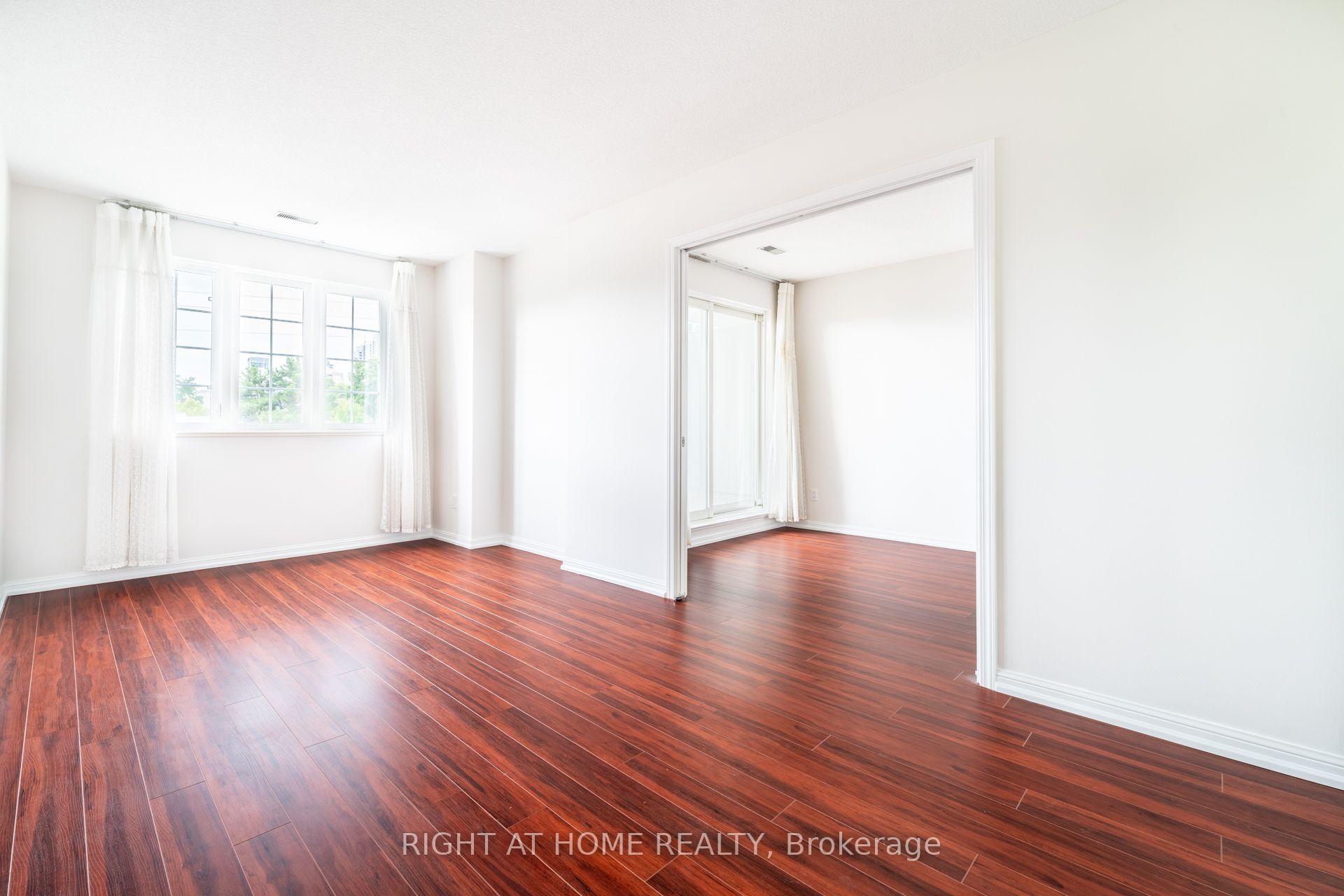 Photo 6 of 220 Grandview Way, North York, Willowdale East — HOMEH
