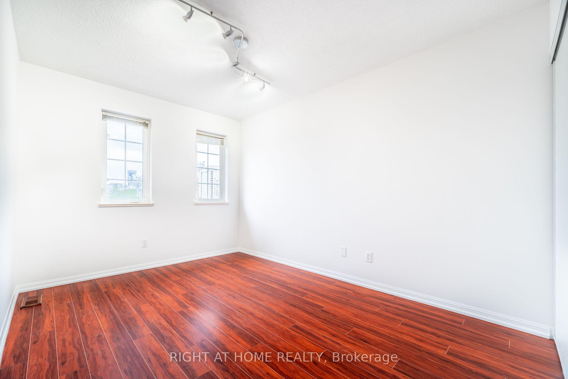 Photo 12 of 220 Grandview Way, North York, Willowdale East — HOMEH