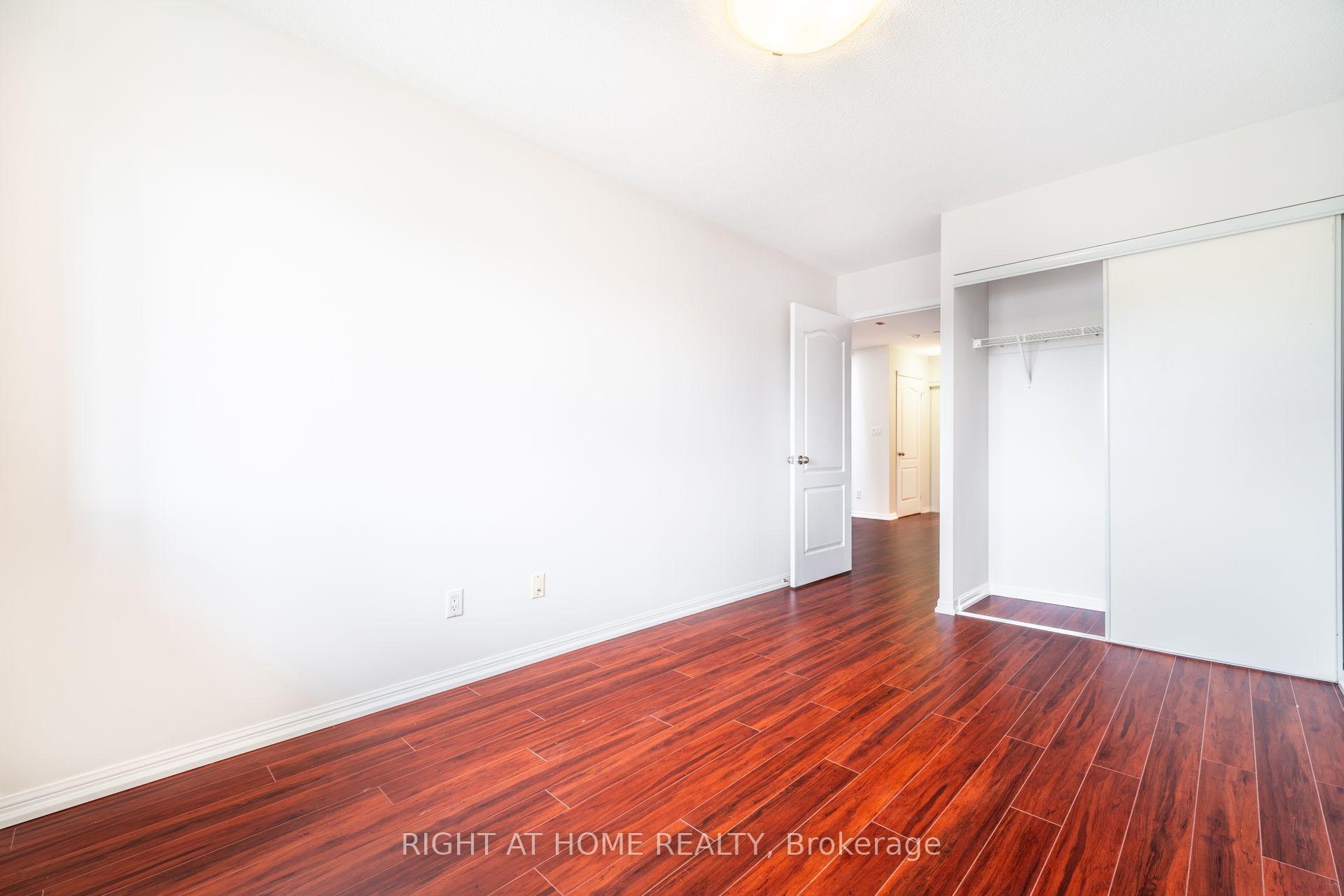Photo 17 of 220 Grandview Way, North York, Willowdale East — HOMEH