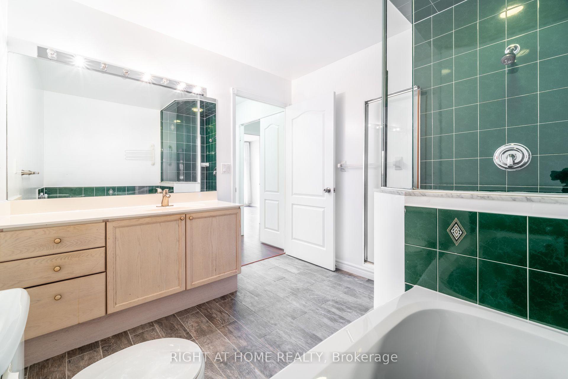 Photo 18 of 220 Grandview Way, North York, Willowdale East — HOMEH