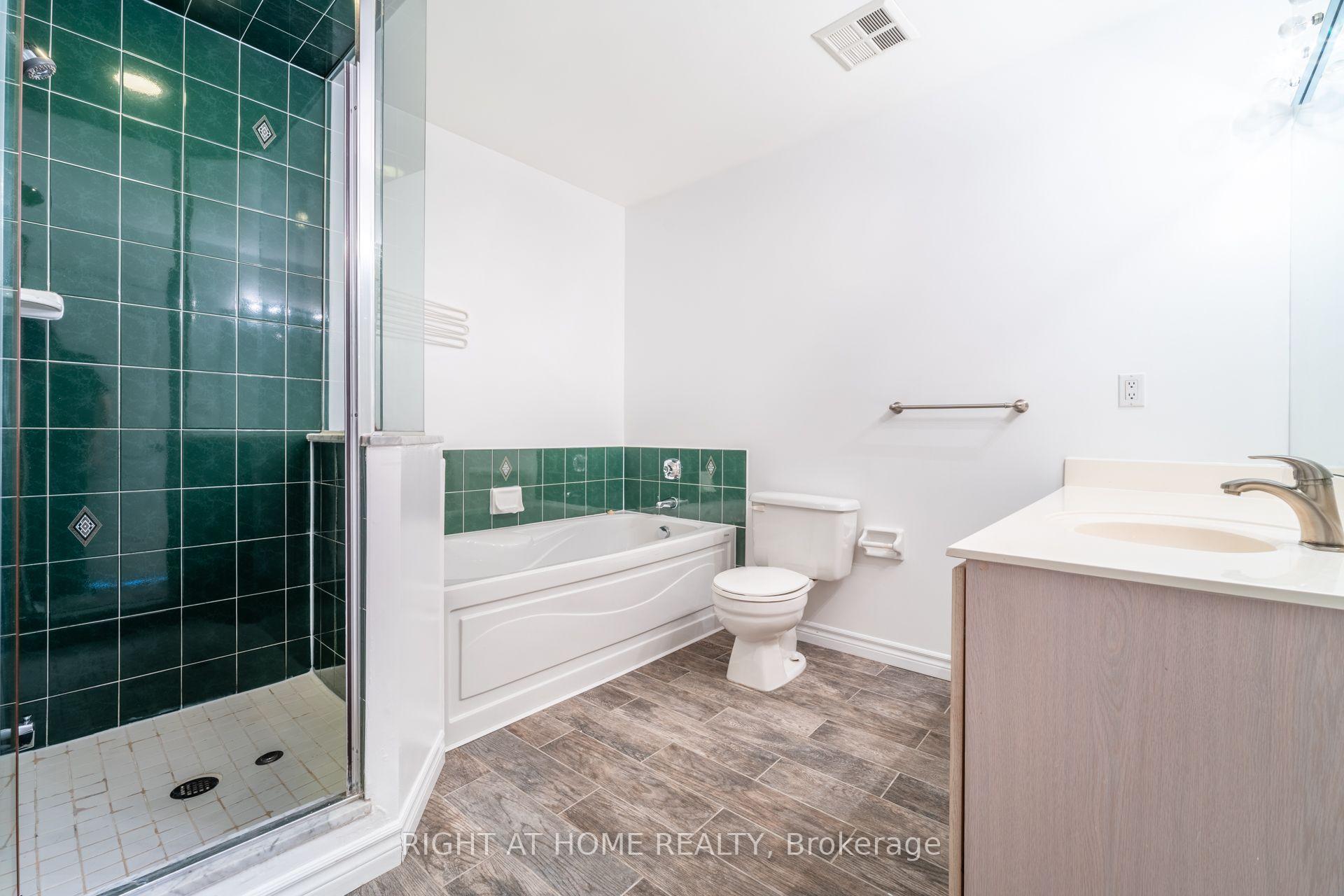 Photo 19 of 220 Grandview Way, North York, Willowdale East — HOMEH