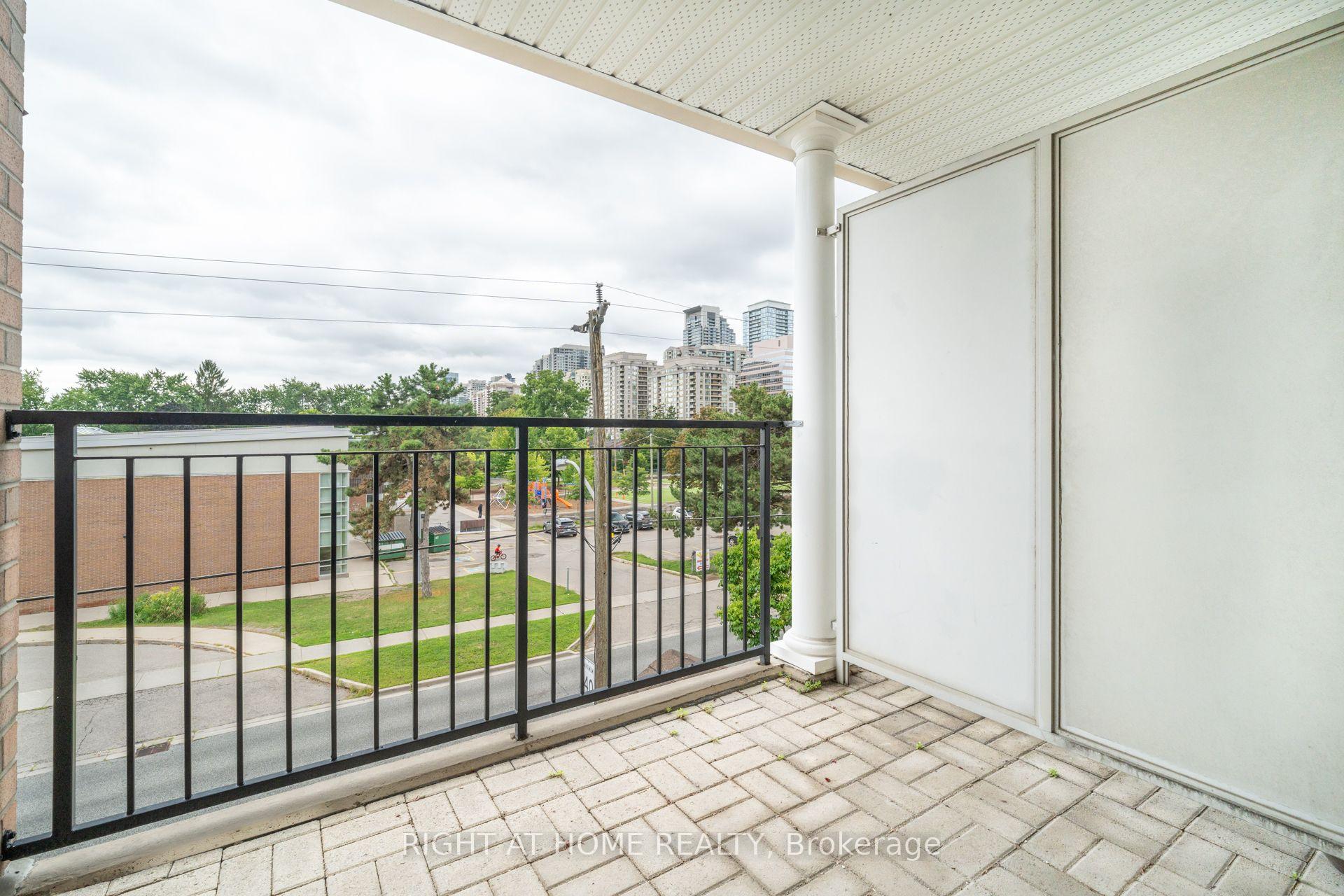 Photo 21 of 220 Grandview Way, North York, Willowdale East — HOMEH
