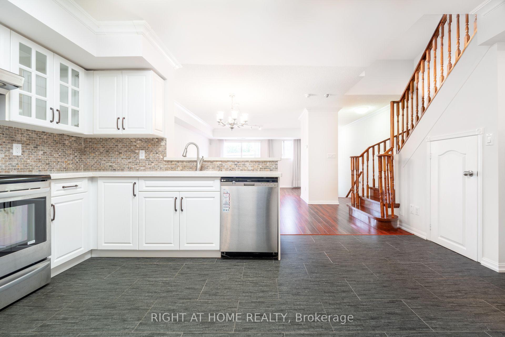 Photo 23 of 220 Grandview Way, North York, Willowdale East — HOMEH