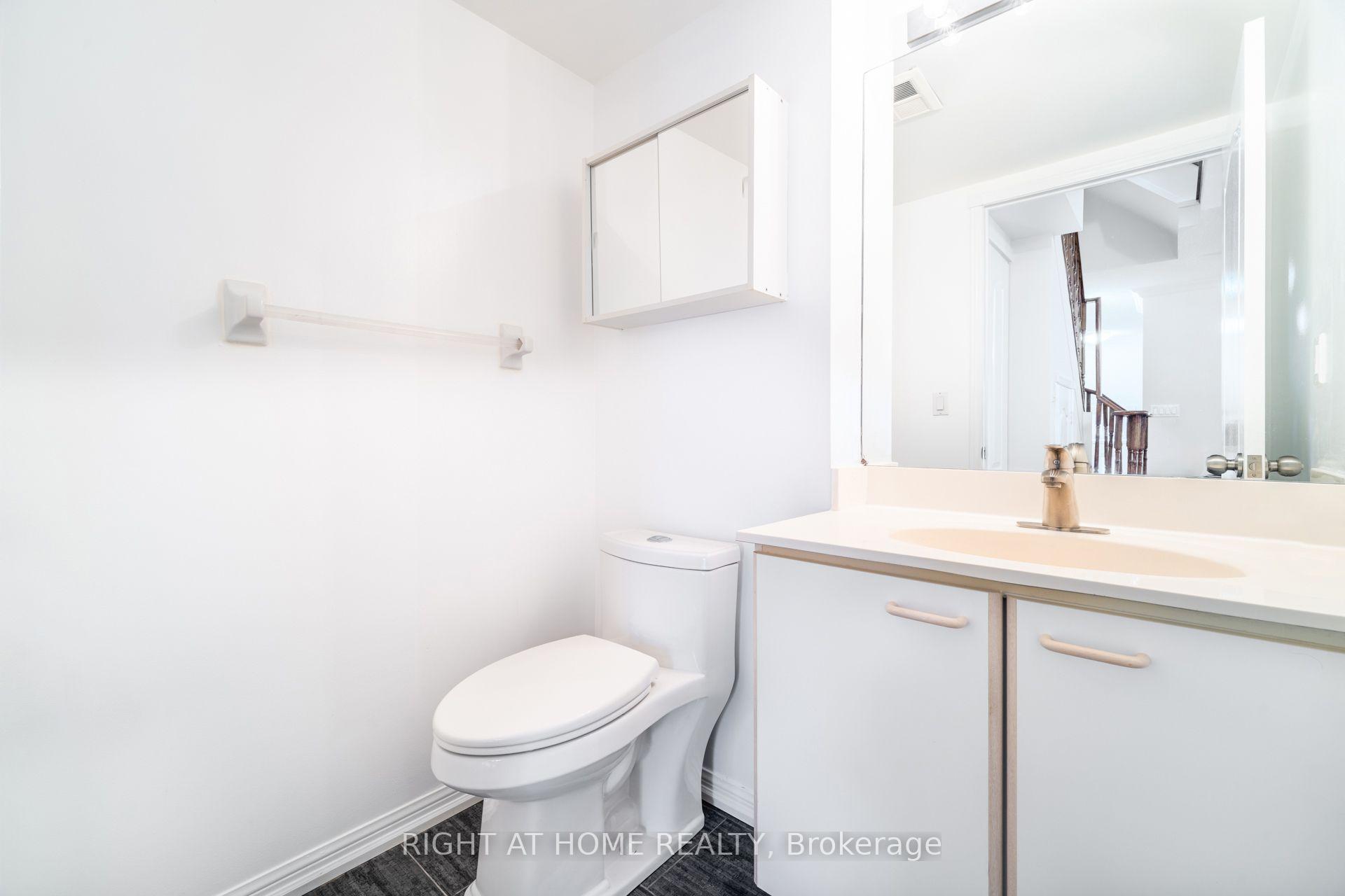 Photo 25 of 220 Grandview Way, North York, Willowdale East — HOMEH