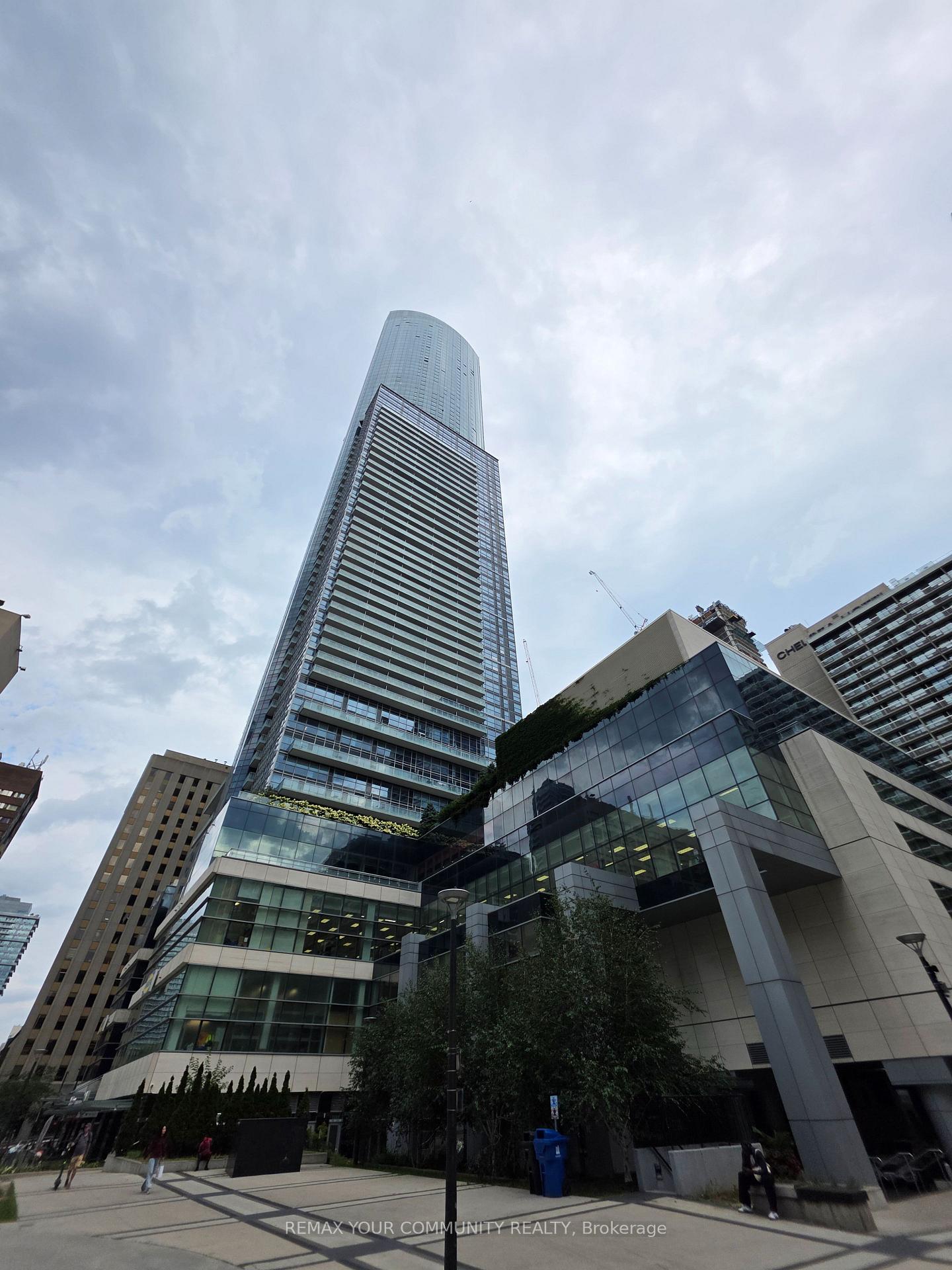 Front of Unit 3411, 386 Yonge Street