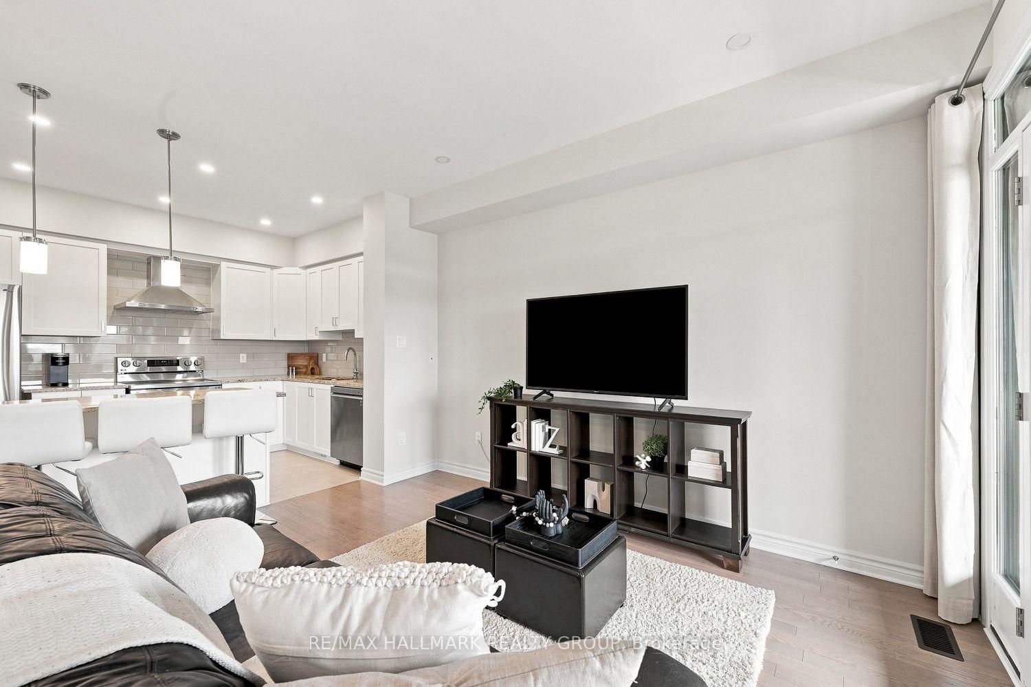 Photo 12 of 881 Couloir Road, Ottawa, Mer Bleue/Bradley Estates/Anderson Park — HOMEH