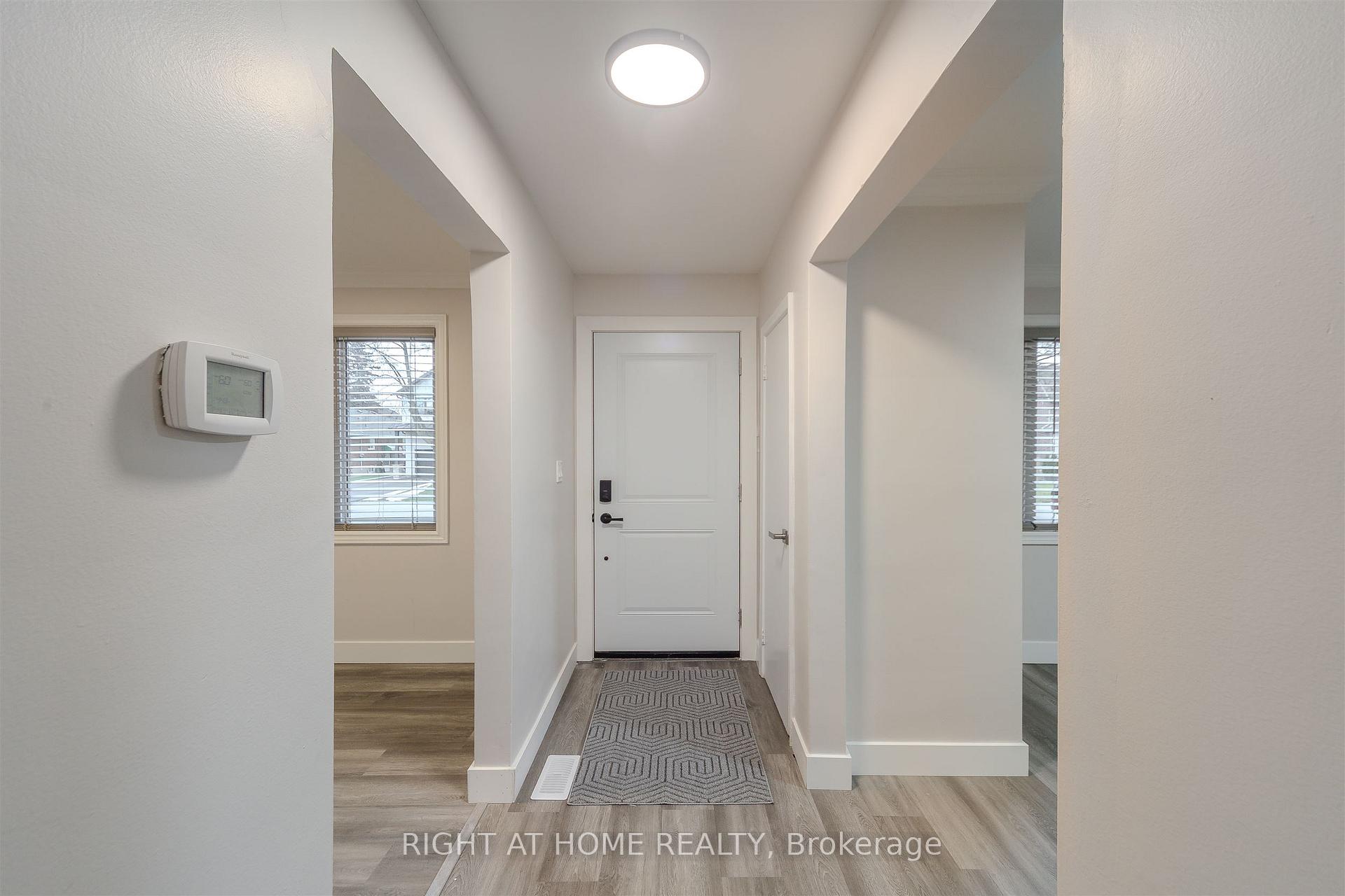 Photo 5 of 15 Elford Boulevard, Etobicoke, Stonegate-Queensway — HOMEH