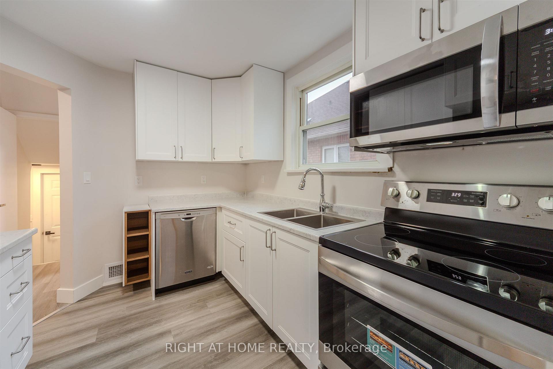 Photo 6 of 15 Elford Boulevard, Etobicoke, Stonegate-Queensway — HOMEH