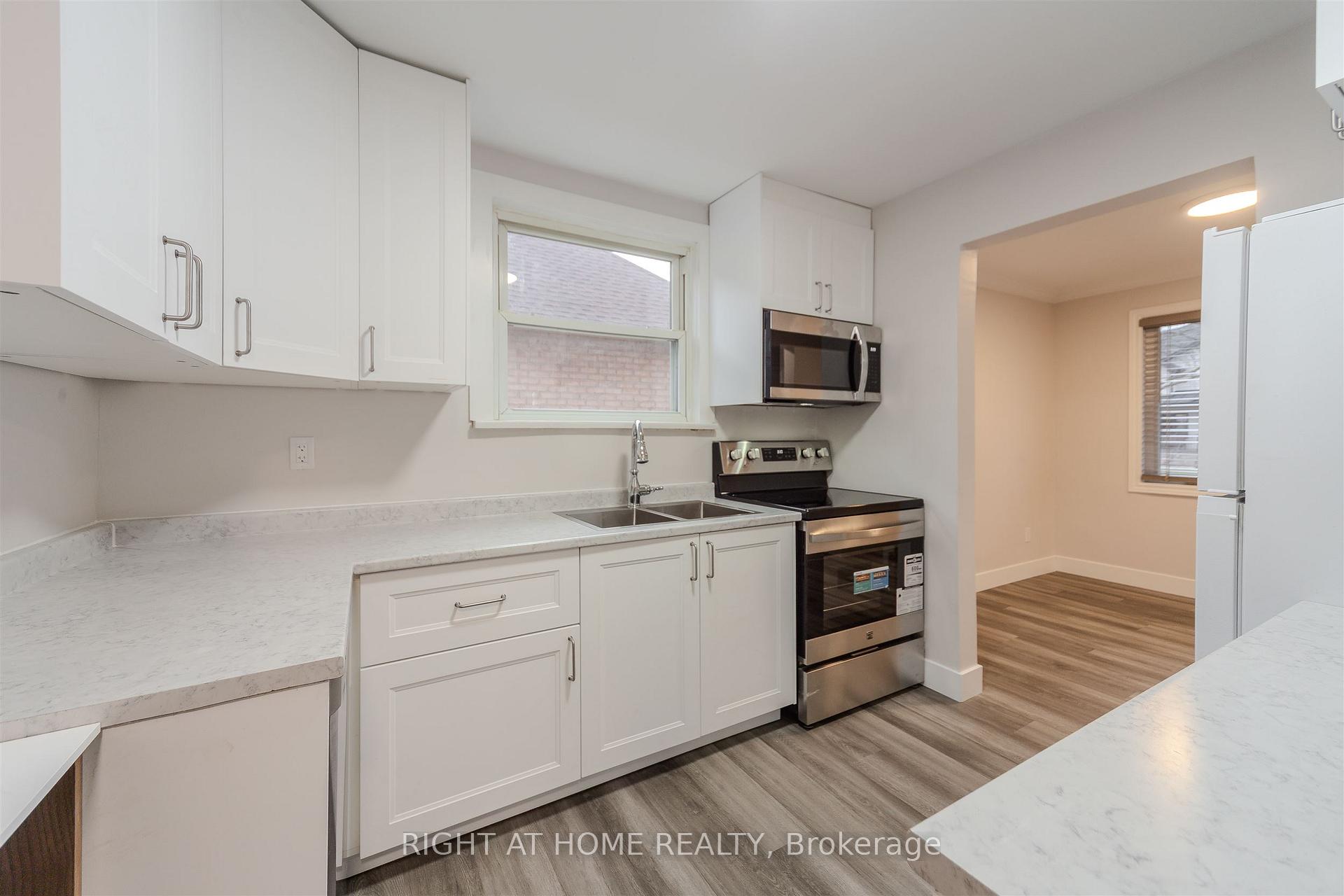 Photo 8 of 15 Elford Boulevard, Etobicoke, Stonegate-Queensway — HOMEH