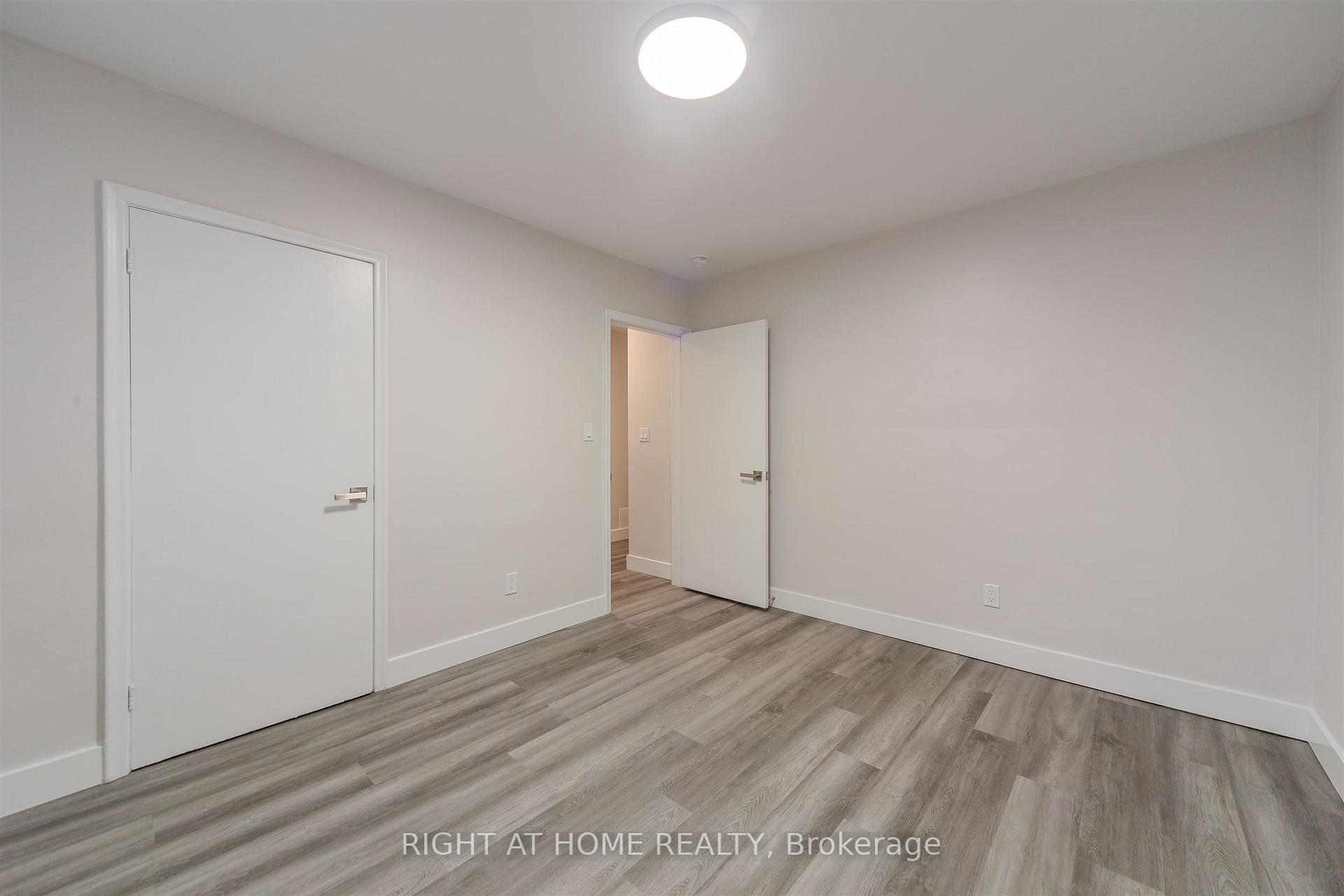 Photo 13 of 15 Elford Boulevard, Etobicoke, Stonegate-Queensway — HOMEH
