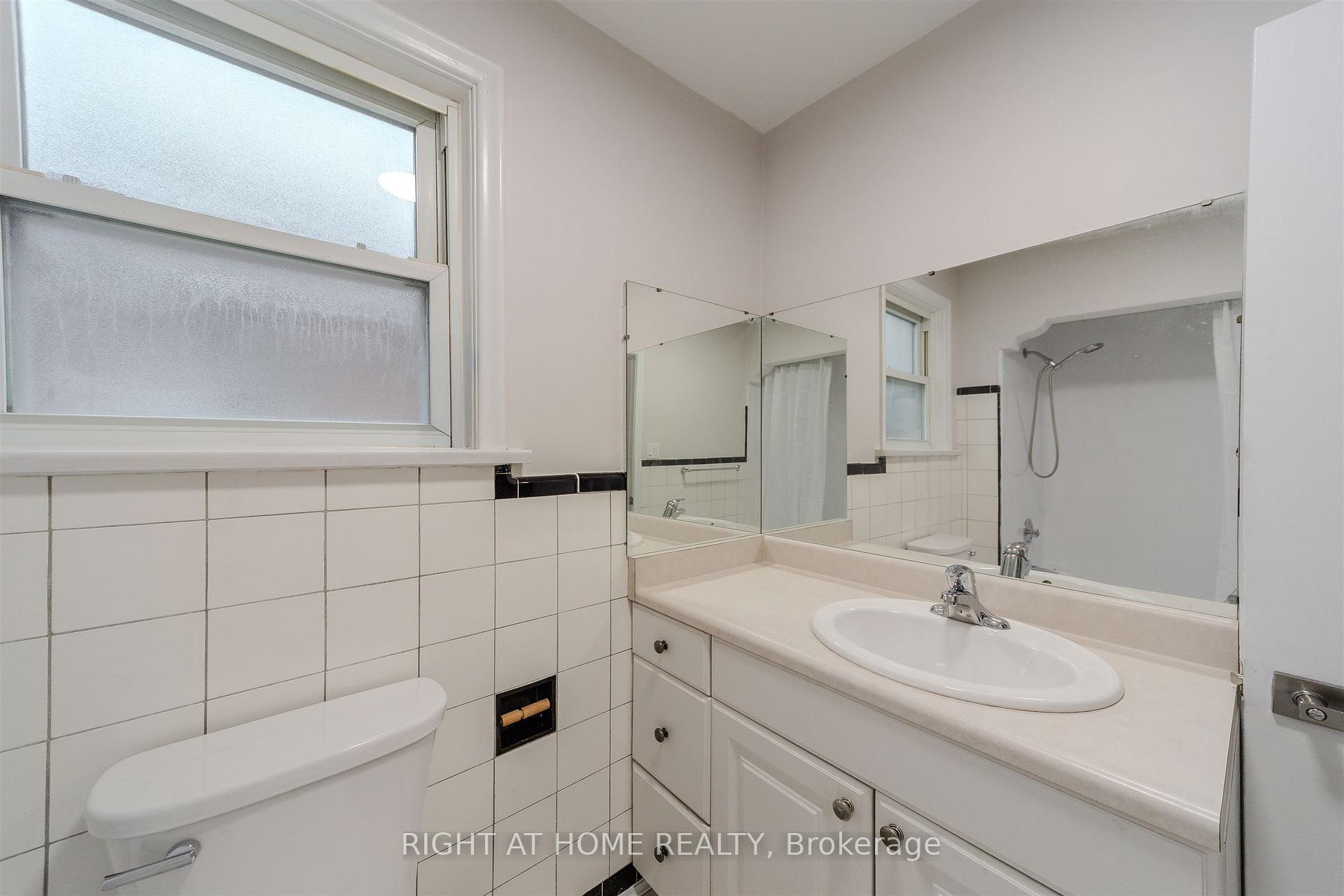 Photo 14 of 15 Elford Boulevard, Etobicoke, Stonegate-Queensway — HOMEH