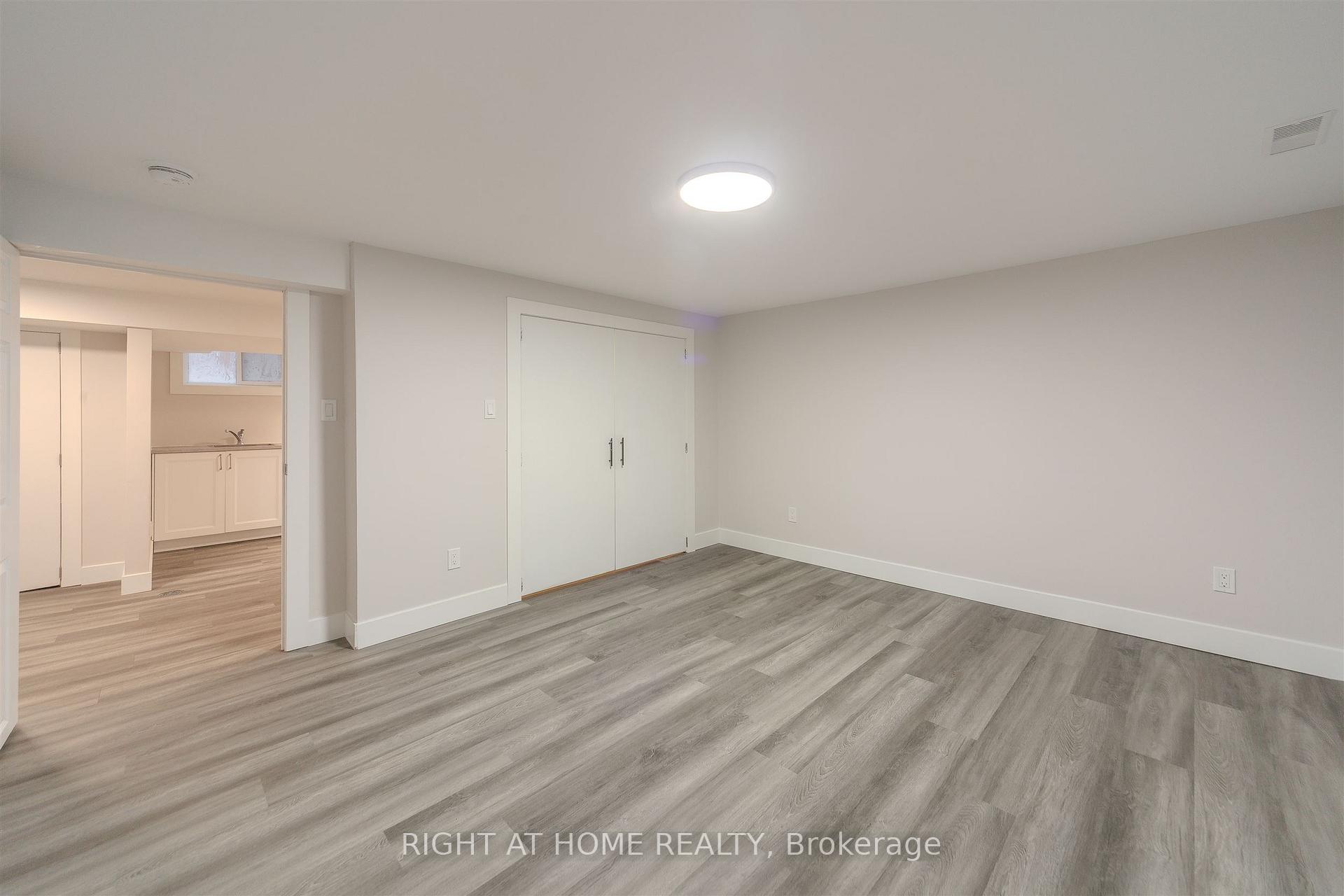 Photo 17 of 15 Elford Boulevard, Etobicoke, Stonegate-Queensway — HOMEH