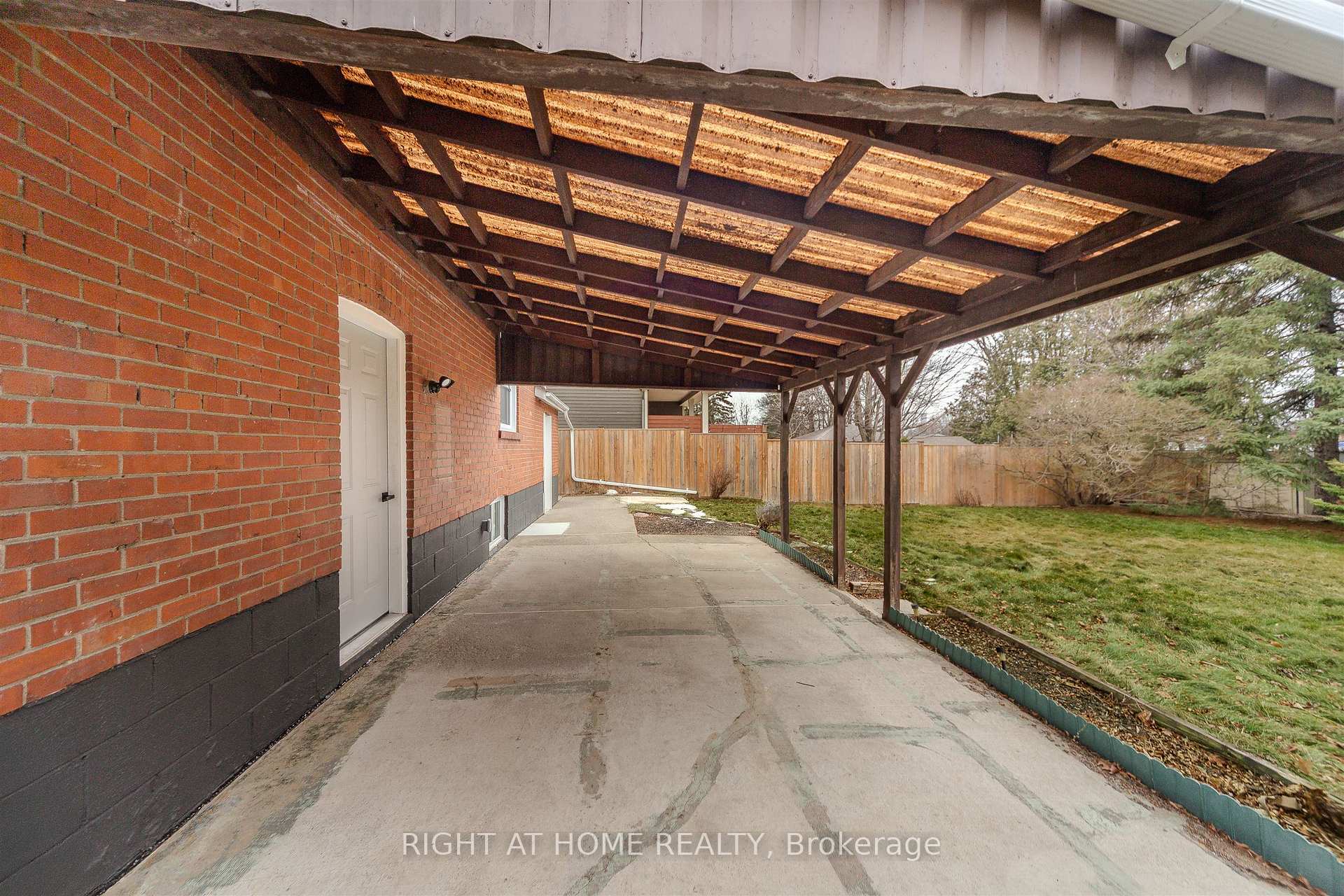 Photo 20 of 15 Elford Boulevard, Etobicoke, Stonegate-Queensway — HOMEH