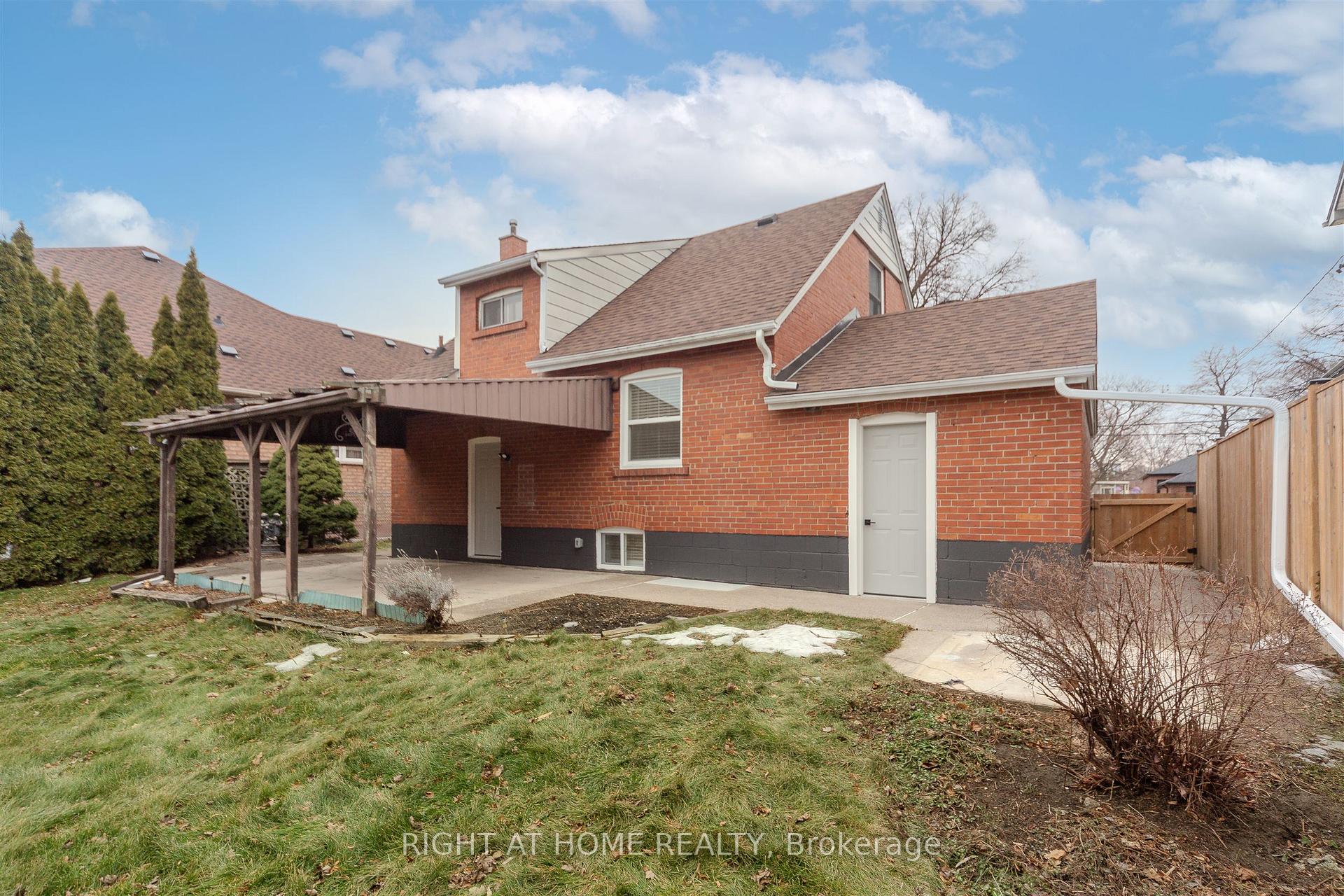 Photo 23 of 15 Elford Boulevard, Etobicoke, Stonegate-Queensway — HOMEH