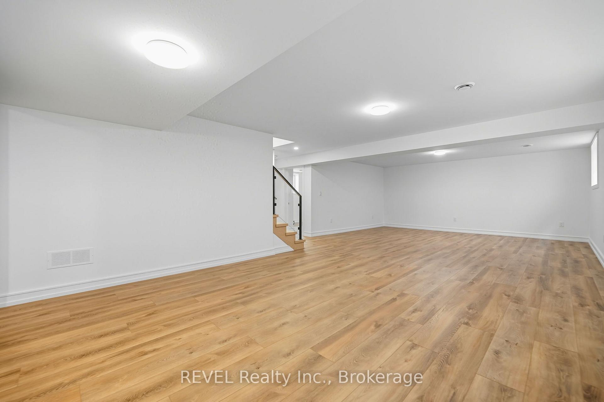 Photo 12 of 40 Ivy Crescent, Thorold, Confederation Heights — HOMEH