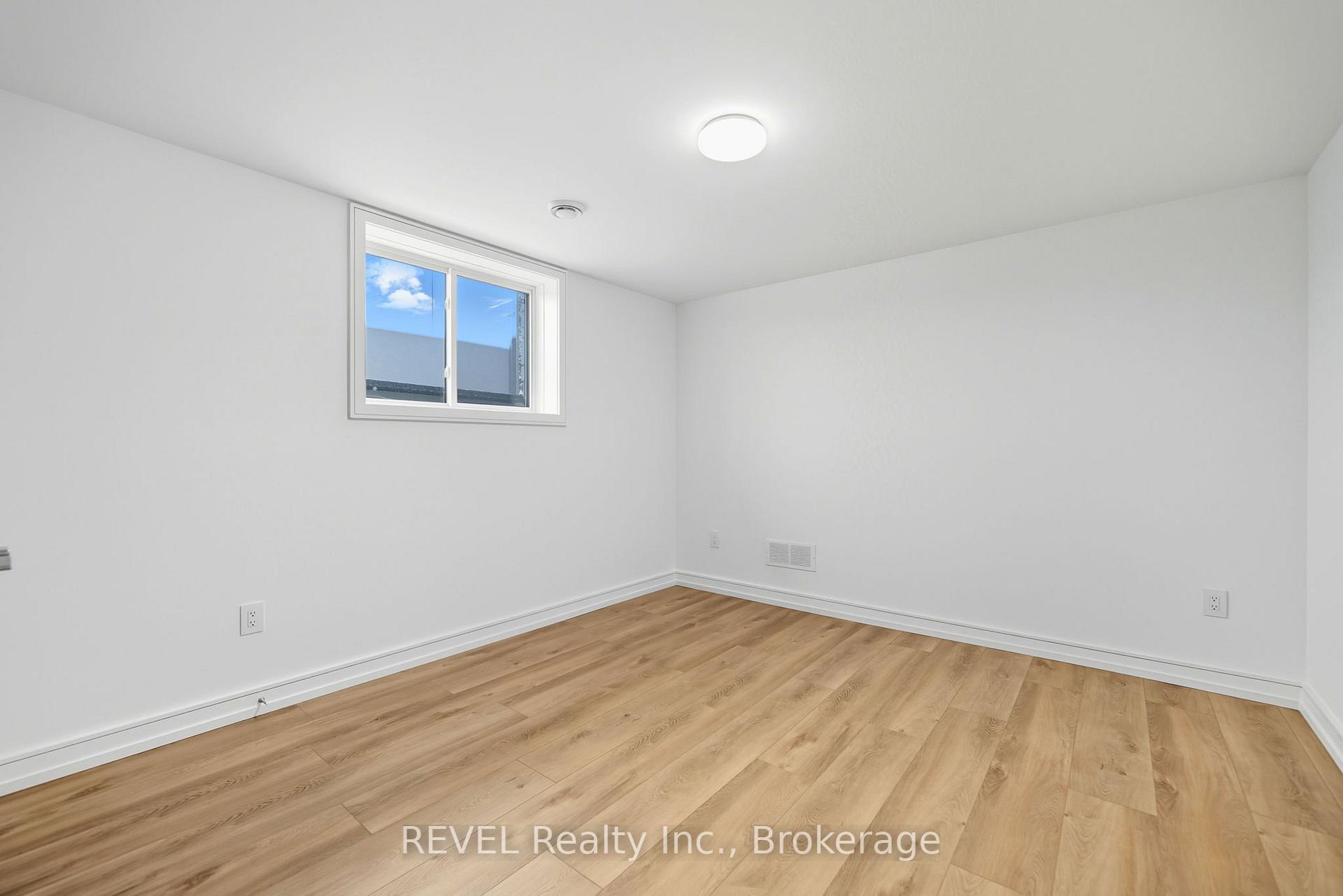 Photo 46 of 40 Ivy Crescent, Thorold, Confederation Heights — HOMEH