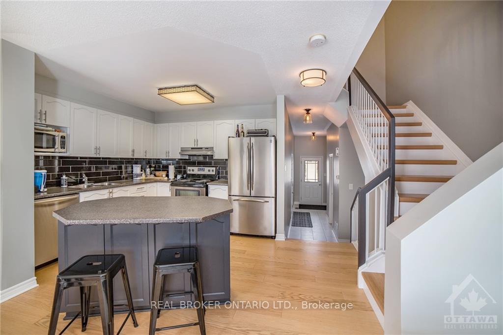 Photo 5 of 222 Meadowbreeze Drive, Ottawa, Kanata - Emerald Meadows/Trailwest — HOMEH