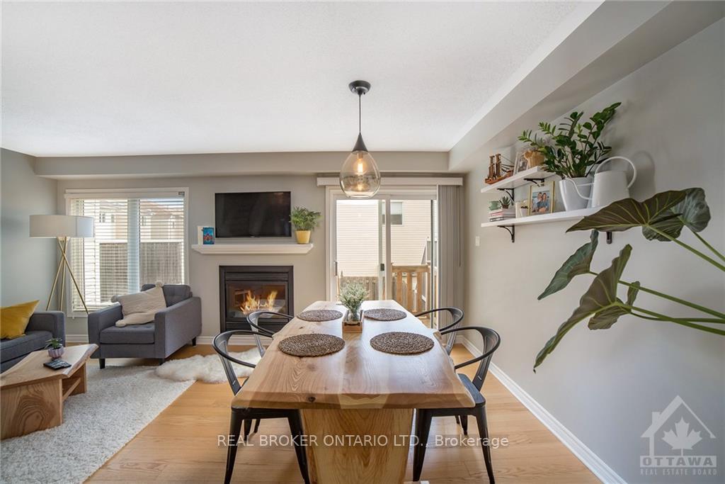 Photo 8 of 222 Meadowbreeze Drive, Ottawa, Kanata - Emerald Meadows/Trailwest — HOMEH
