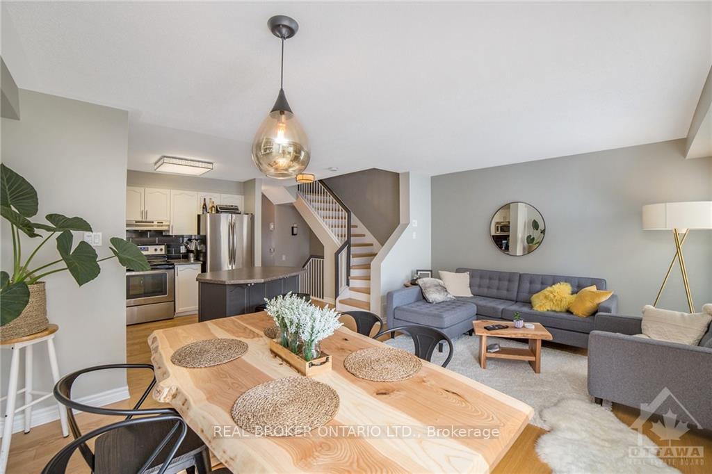Photo 9 of 222 Meadowbreeze Drive, Ottawa, Kanata - Emerald Meadows/Trailwest — HOMEH