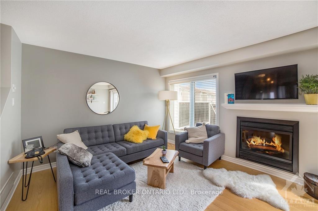 Photo 10 of 222 Meadowbreeze Drive, Ottawa, Kanata - Emerald Meadows/Trailwest — HOMEH