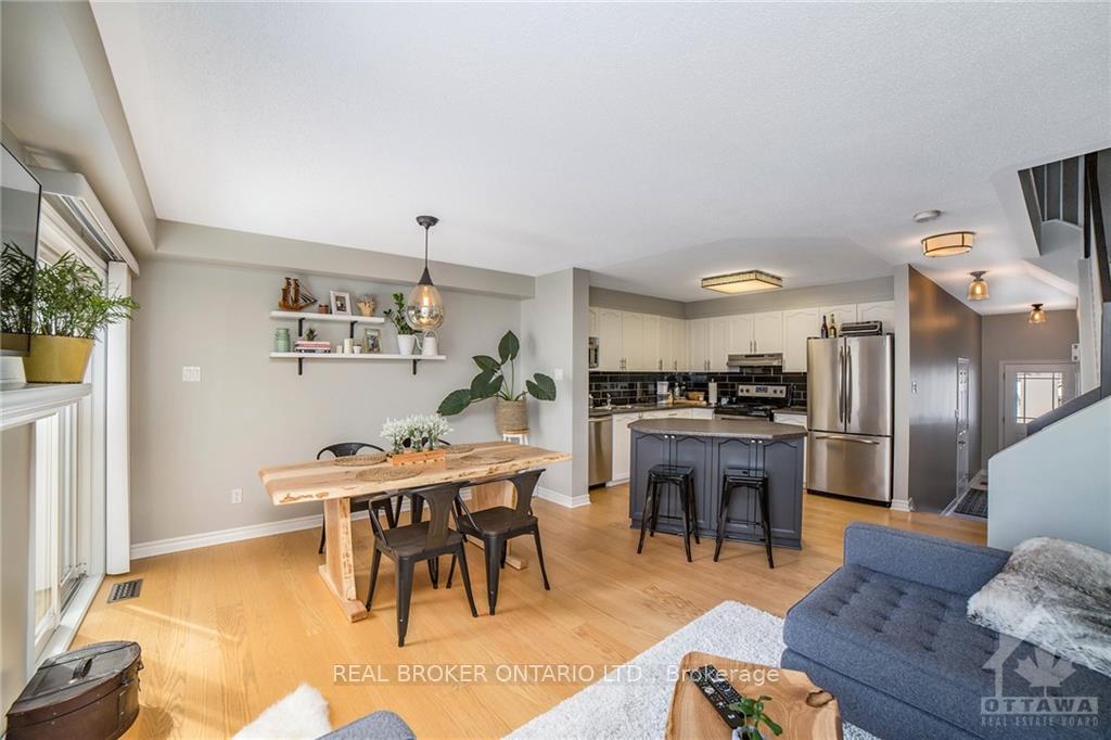 Photo 11 of 222 Meadowbreeze Drive, Ottawa, Kanata - Emerald Meadows/Trailwest — HOMEH