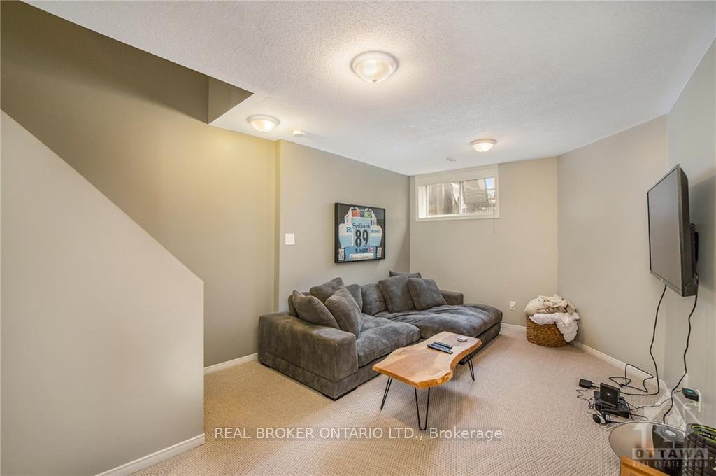 Photo 20 of 222 Meadowbreeze Drive, Ottawa, Kanata - Emerald Meadows/Trailwest — HOMEH
