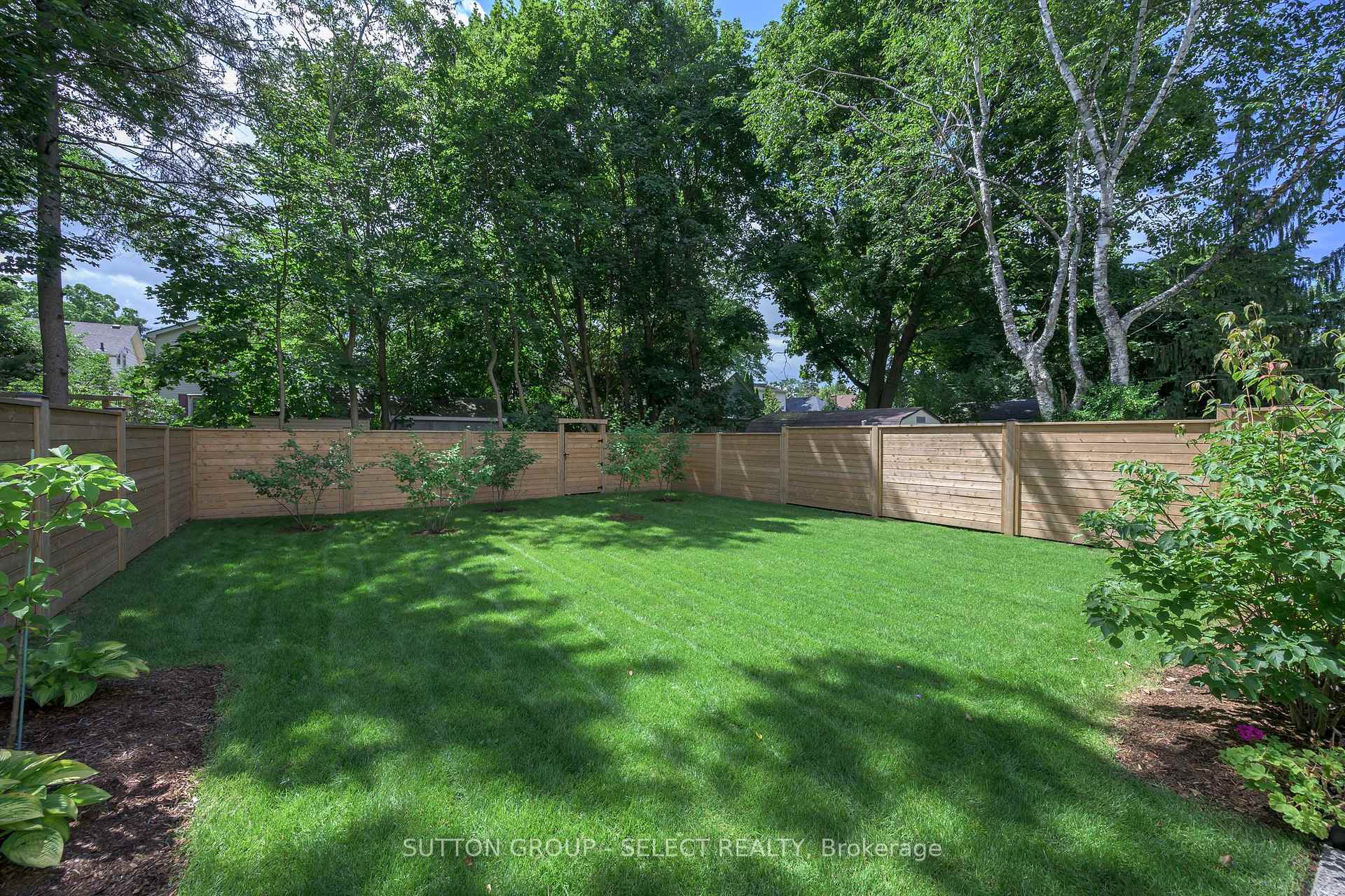 Photo 23 of 345 Tecumseh Avenue E, London, South F — HOMEH