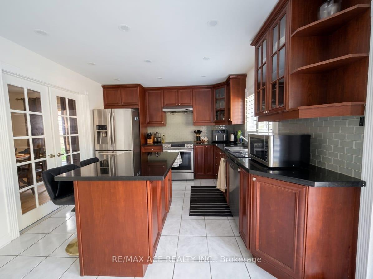Photo 7 of 250 Murray Street, Brampton, Brampton West — HOMEH