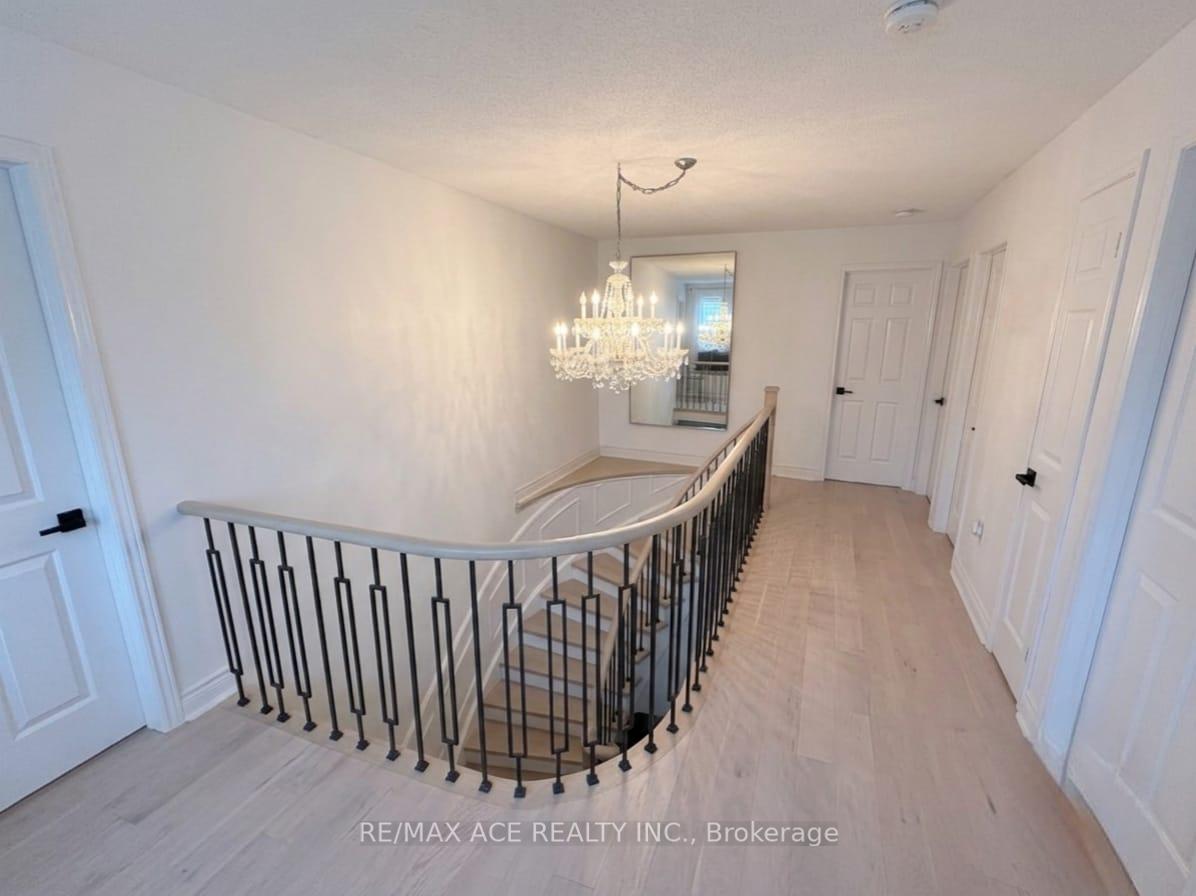 Photo 11 of 250 Murray Street, Brampton, Brampton West — HOMEH