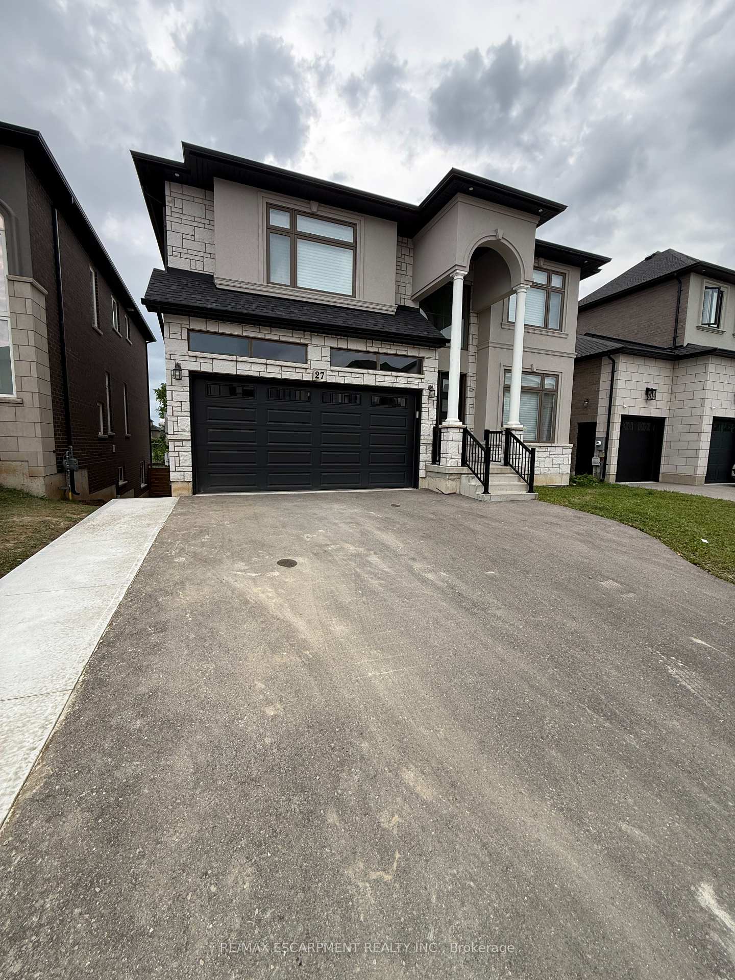 Photo 2 of Unit LOWER, 27 Deerfield Lane, Hamilton, Ancaster — HOMEH
