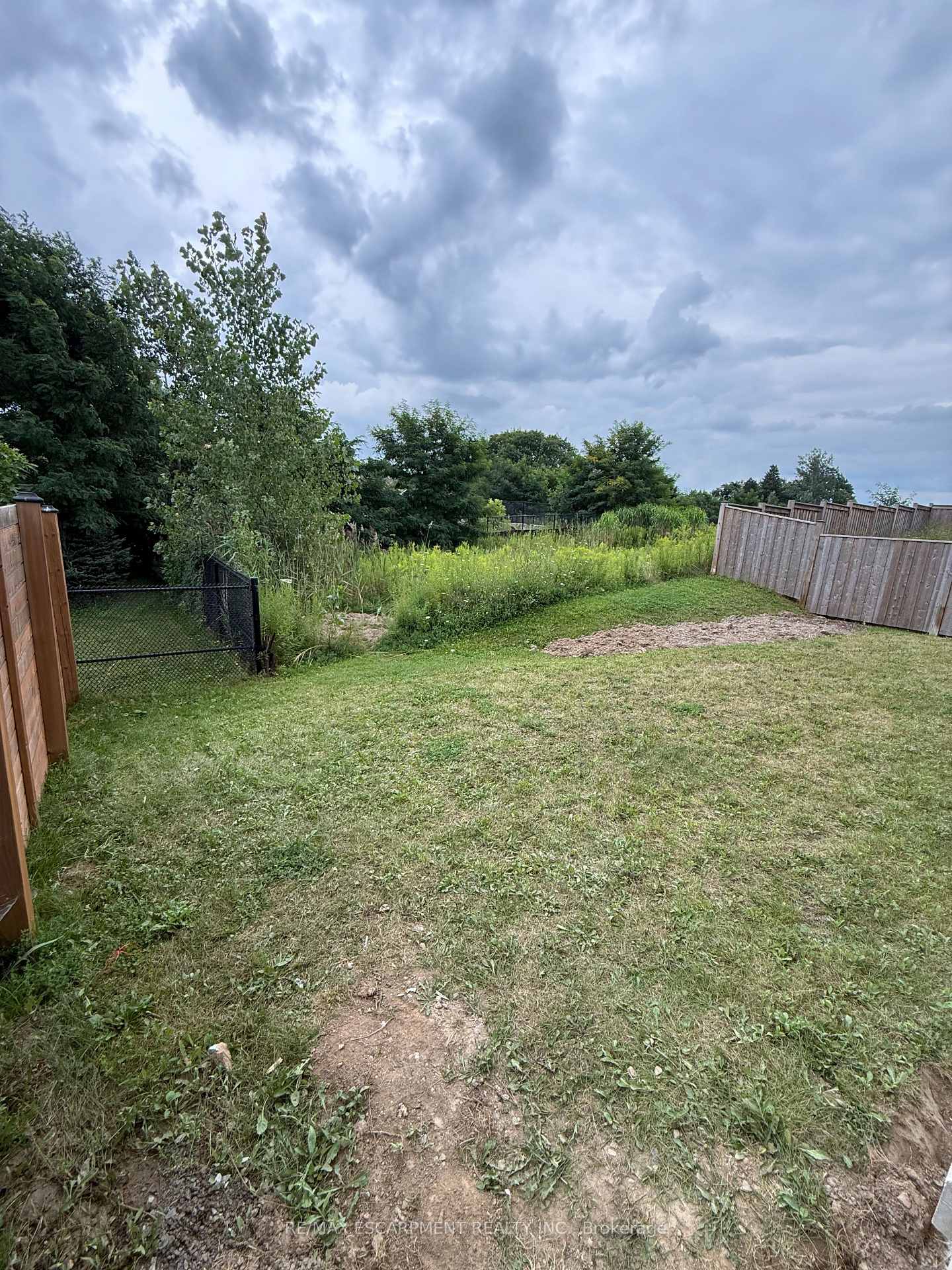 Photo 5 of Unit LOWER, 27 Deerfield Lane, Hamilton, Ancaster — HOMEH