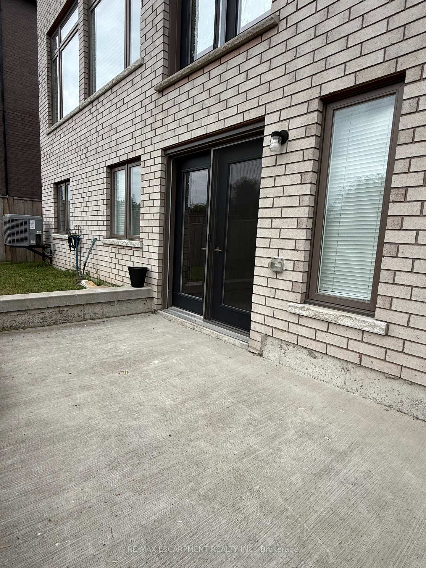Photo 6 of Unit LOWER, 27 Deerfield Lane, Hamilton, Ancaster — HOMEH
