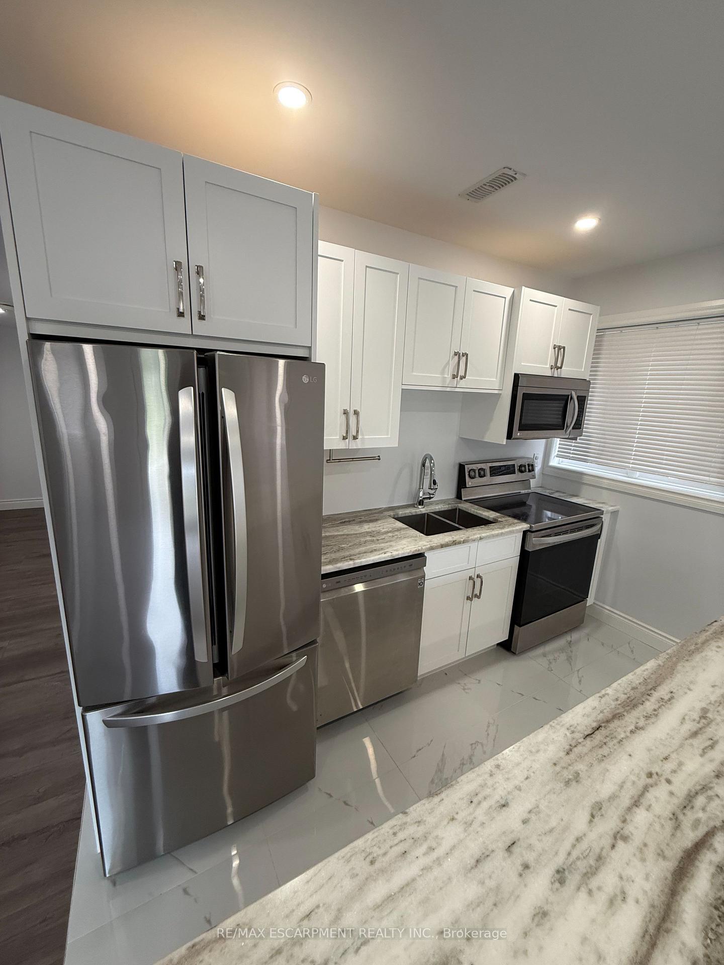 Photo 10 of Unit LOWER, 27 Deerfield Lane, Hamilton, Ancaster — HOMEH