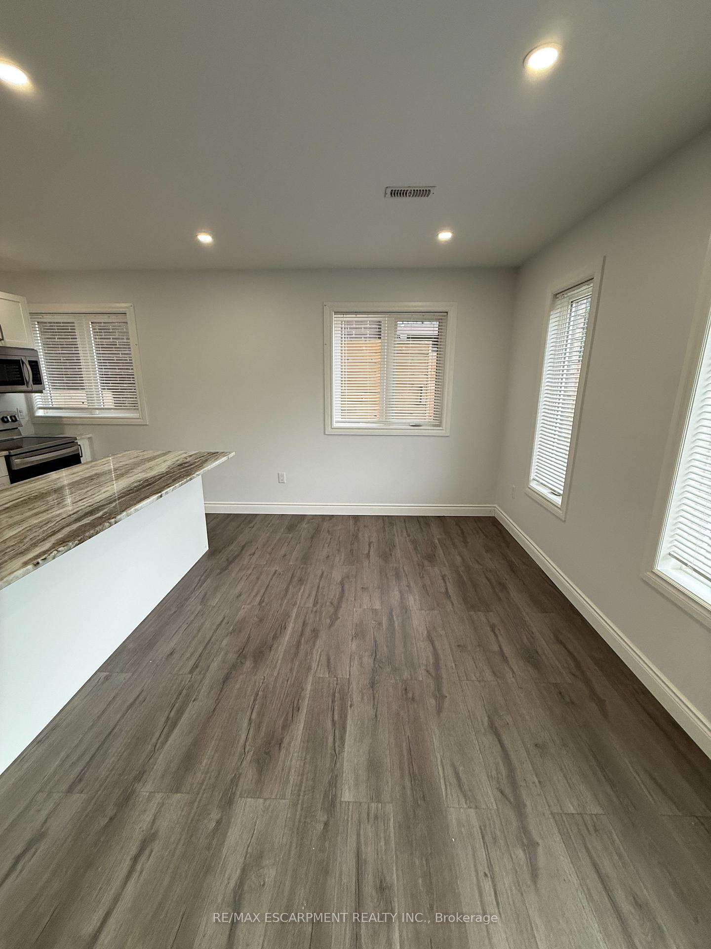Photo 11 of Unit LOWER, 27 Deerfield Lane, Hamilton, Ancaster — HOMEH