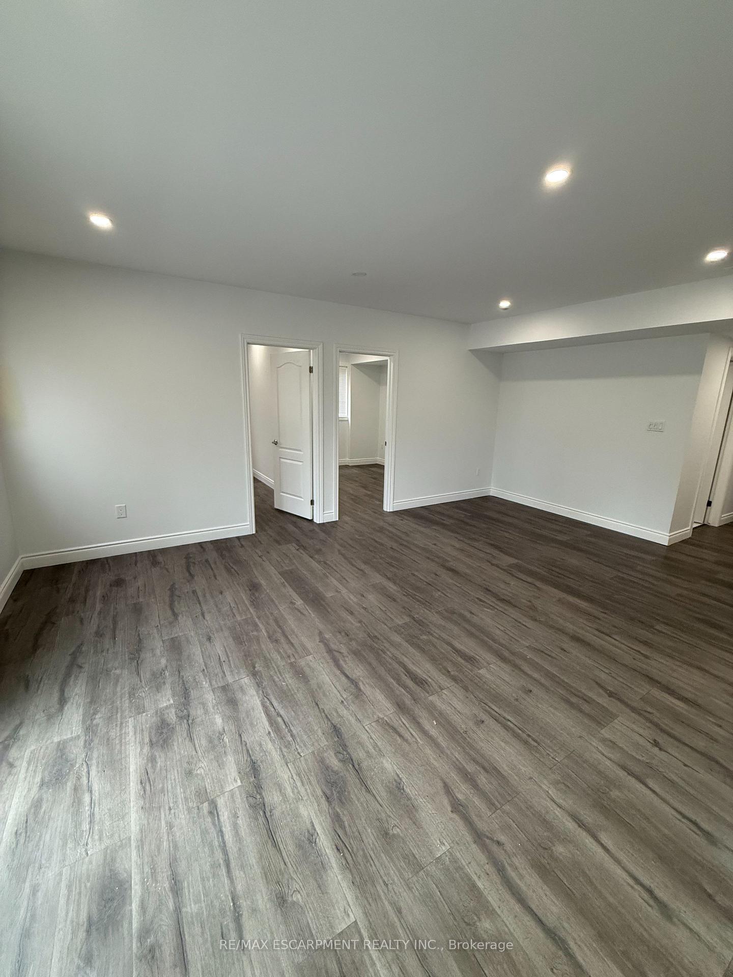 Photo 13 of Unit LOWER, 27 Deerfield Lane, Hamilton, Ancaster — HOMEH