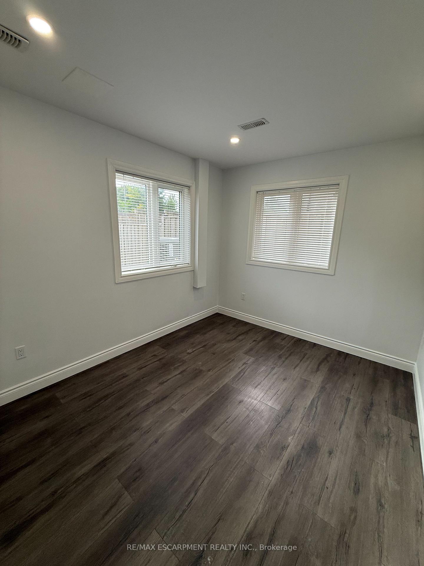Photo 14 of Unit LOWER, 27 Deerfield Lane, Hamilton, Ancaster — HOMEH