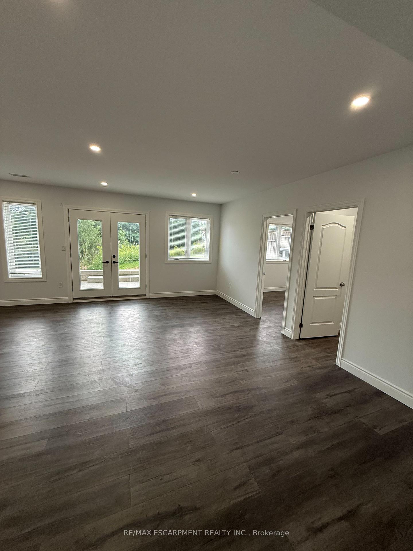 Photo 21 of Unit LOWER, 27 Deerfield Lane, Hamilton, Ancaster — HOMEH