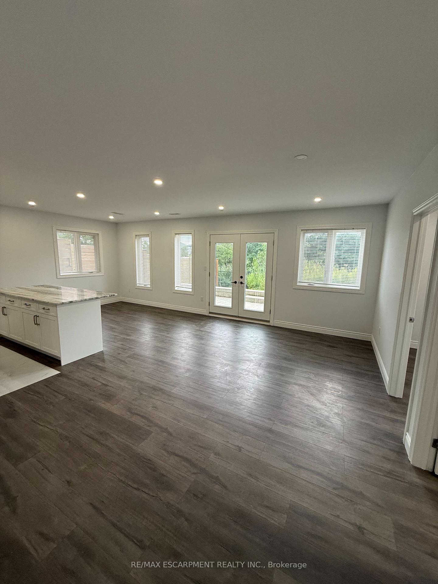 Photo 22 of Unit LOWER, 27 Deerfield Lane, Hamilton, Ancaster — HOMEH