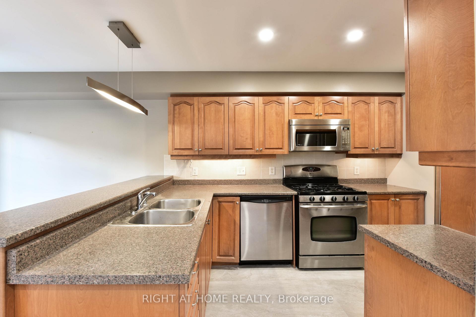 Photo 11 of 118 Braddock Private, Ottawa, Barrhaven - Stonebridge — HOMEH