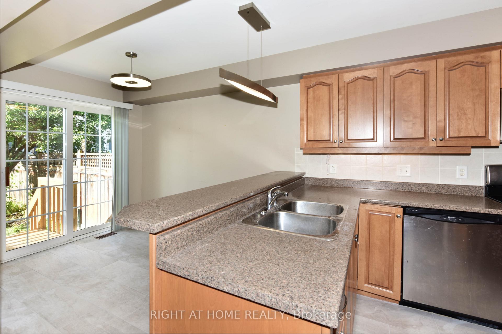 Photo 12 of 118 Braddock Private, Ottawa, Barrhaven - Stonebridge — HOMEH