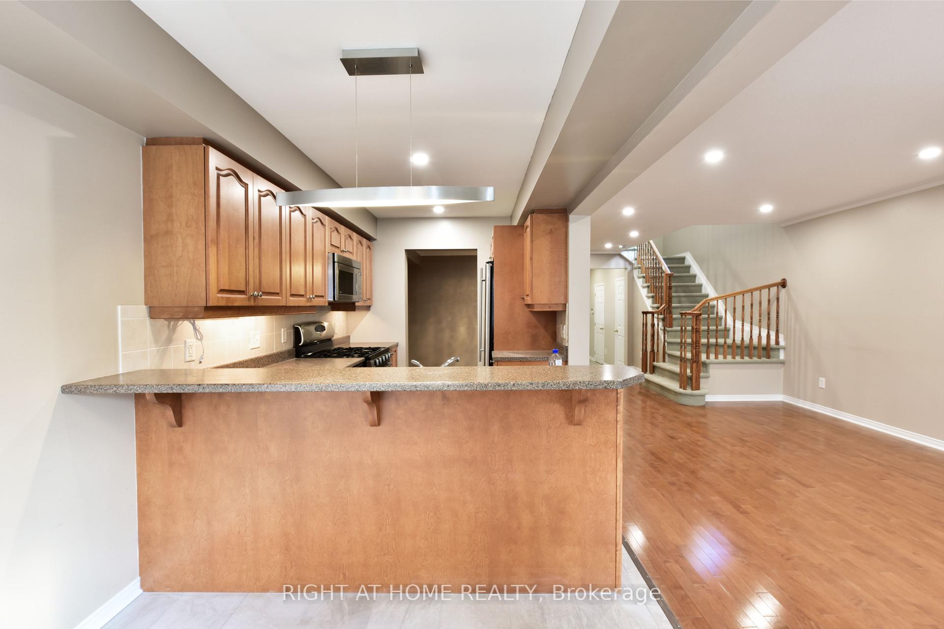 Photo 15 of 118 Braddock Private, Ottawa, Barrhaven - Stonebridge — HOMEH
