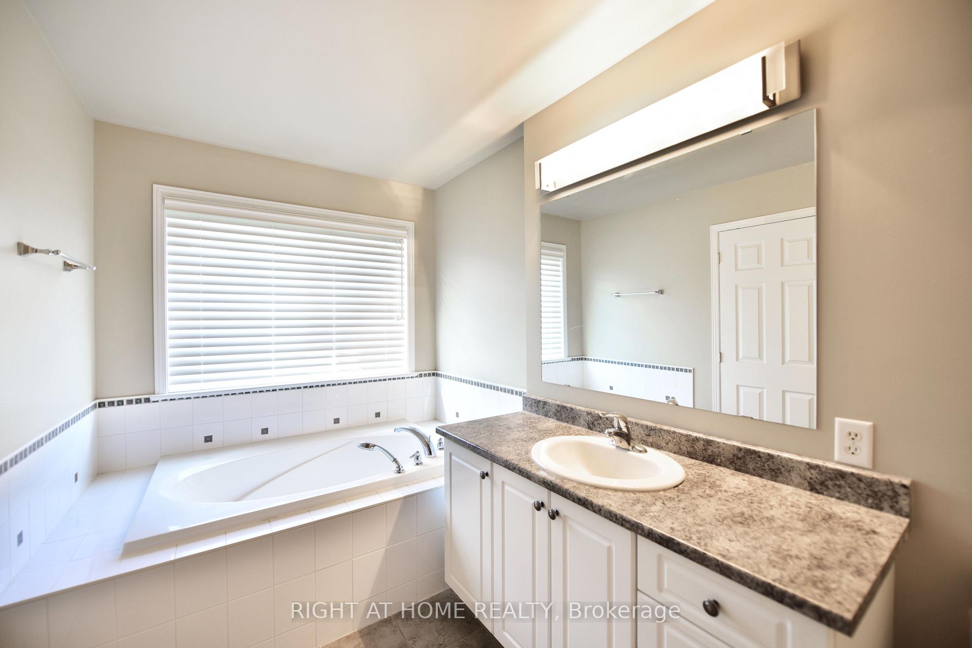 Photo 22 of 118 Braddock Private, Ottawa, Barrhaven - Stonebridge — HOMEH