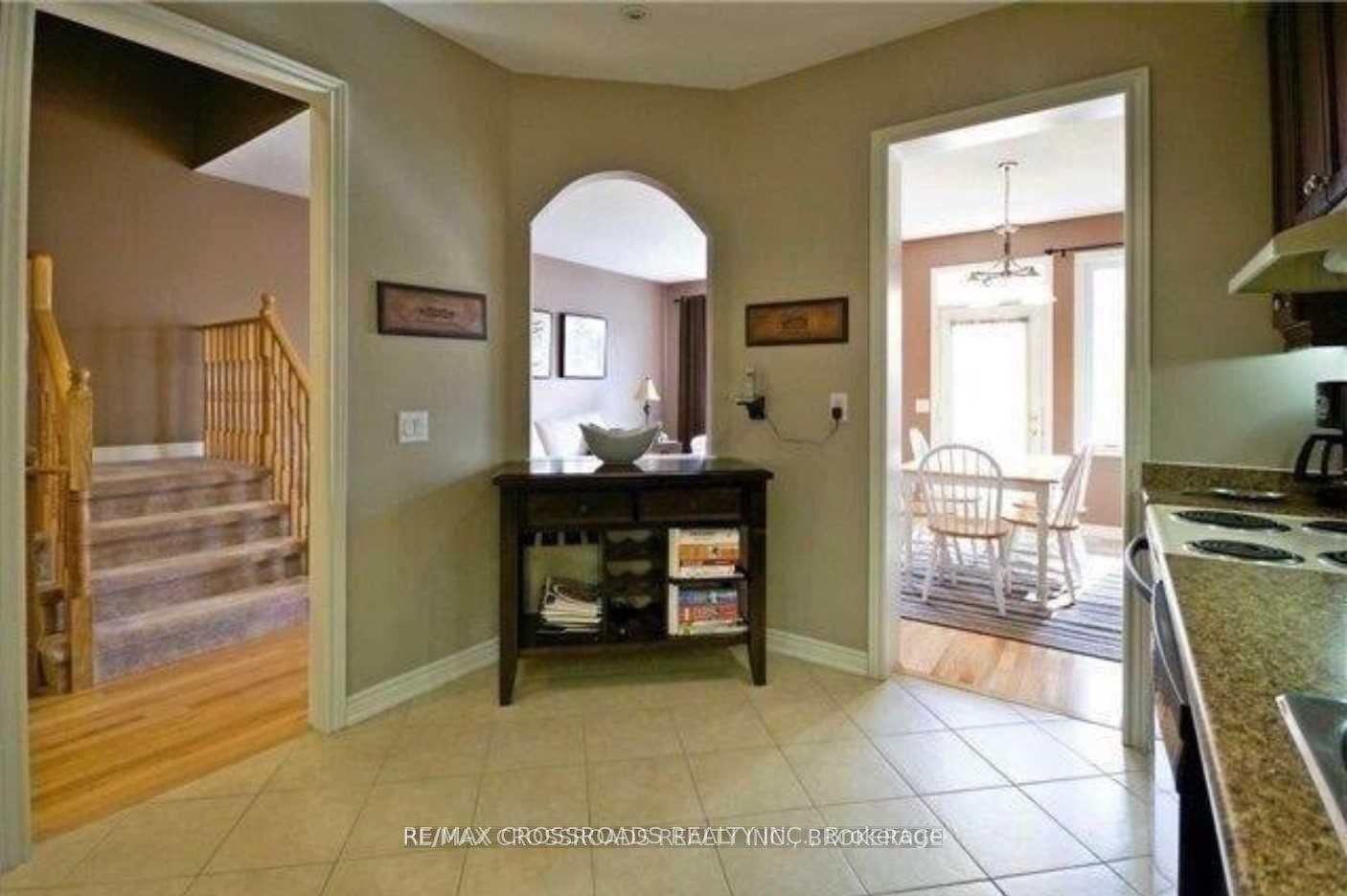 Photo 5 of 95 Thatcher Crescent, East Gwillimbury — HOMEH