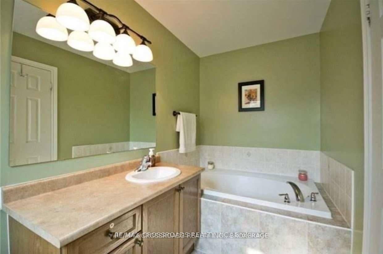 Photo 8 of 95 Thatcher Crescent, East Gwillimbury — HOMEH